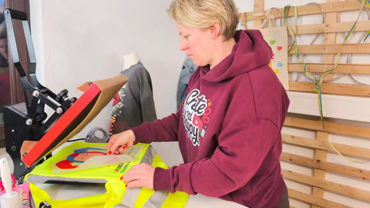 Warnwesten für die Wagenengel – wenn Sicherheit richtig jeck wird 🎉