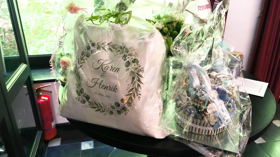 Ein Hochzeitsgeschenk, das auffällt: das personalisierte Eukalyptus-Kissen